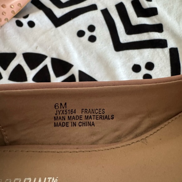 Pink flats with gold spikes - Picture 5 of 5